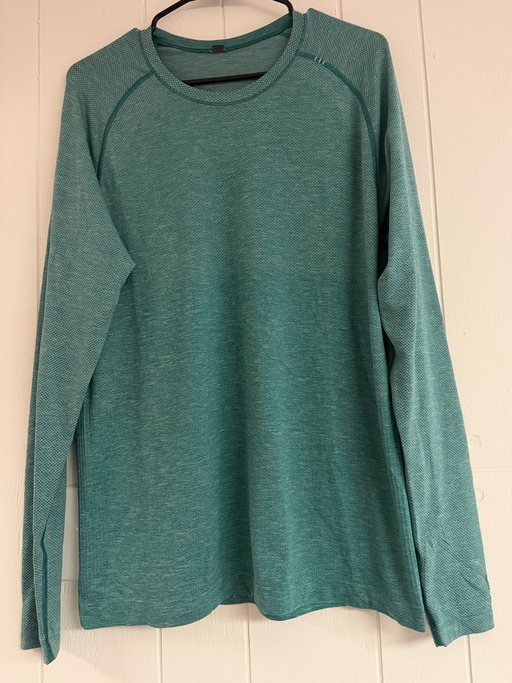 Lululemon Men’s Metal Vent Tech Long Sleeve Shirt in Heathered Green- Size M